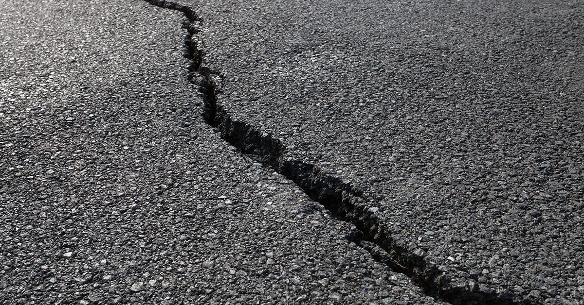 Mange norske veier blir ødelagt av telehiv. Vi tok med oss politikerne på kjøretur for å kjenne problemet på kroppen.