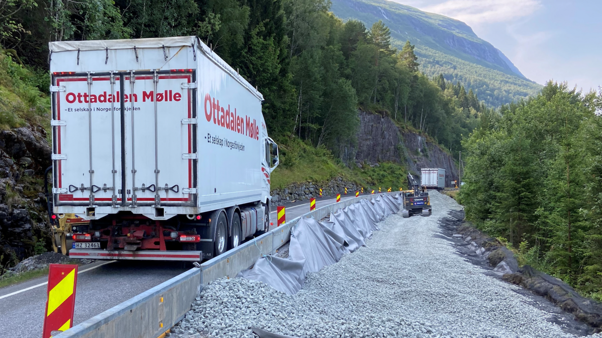Under arbeid med setningsreduserende tiltak kan den ene kjørebanen holdes åpen