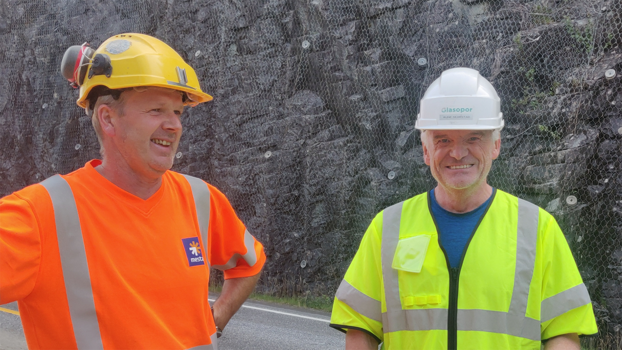 Jarle Nordbotten i Mesta og Rune Skarstad i Glasopor utveksler erfaringer
