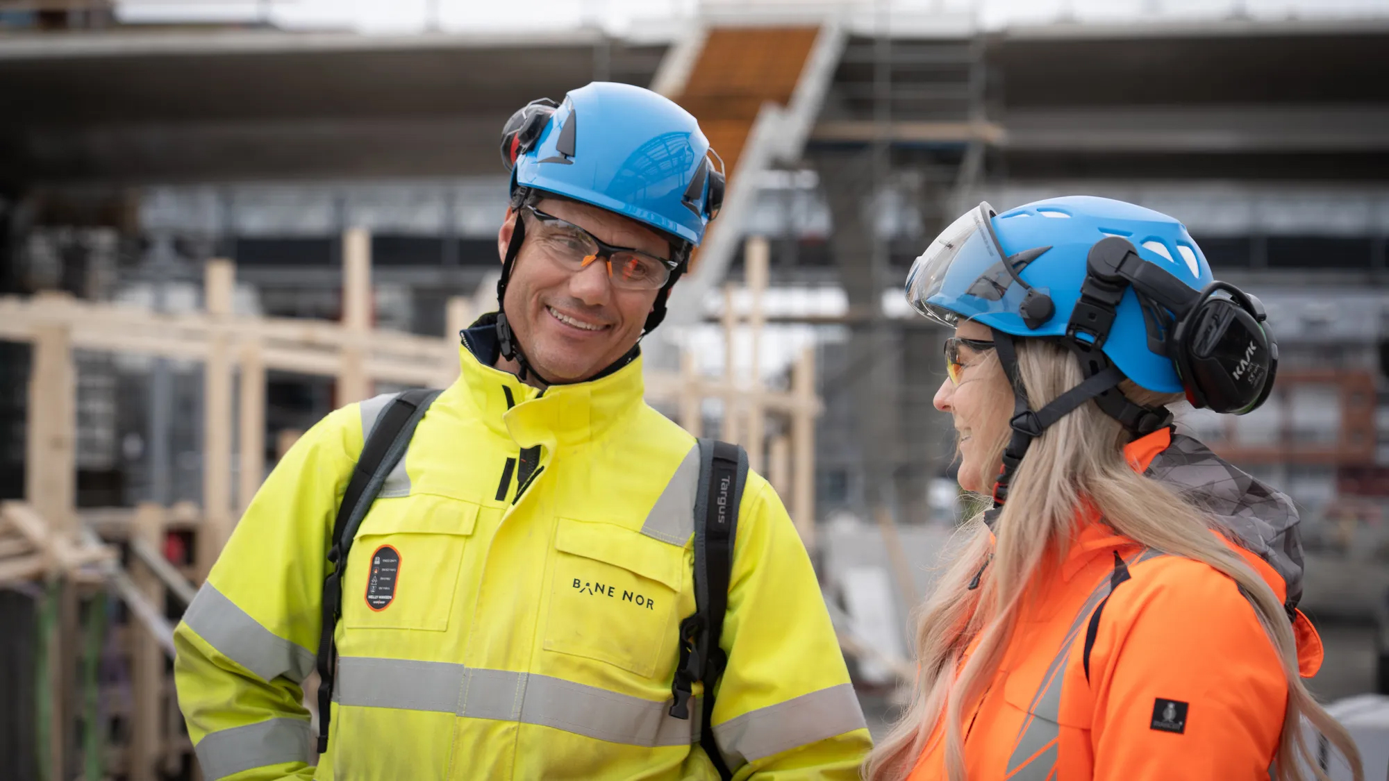 Tor Espeland i Bane NOR sammen med Ane Hassel i Isachsen Anlegg. Foto: TUM Studio