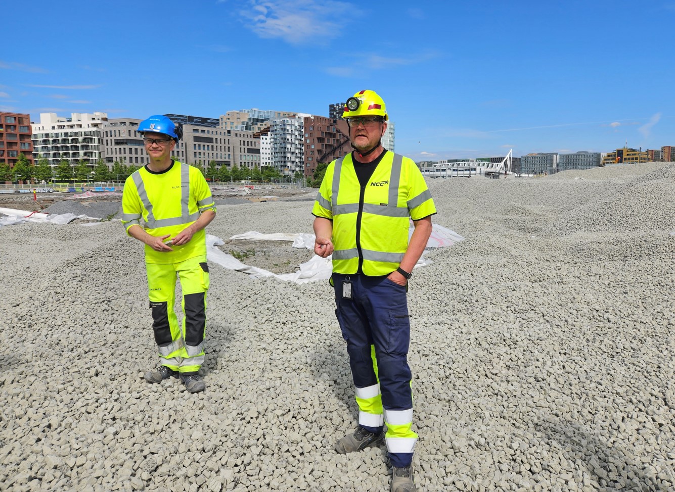 Bane NOR er godt fornøyd med arbeidet i Middelalderparken Fra venstre: Eivind Aslaksen Hamre, Prosjektsjef innføring Oslo S i Bane NOR og Inge Ytterhus, Prosjektleder i NCC Infrastructure. Foto: NCC